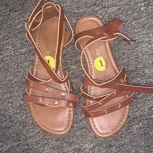 Girls sandals worn once